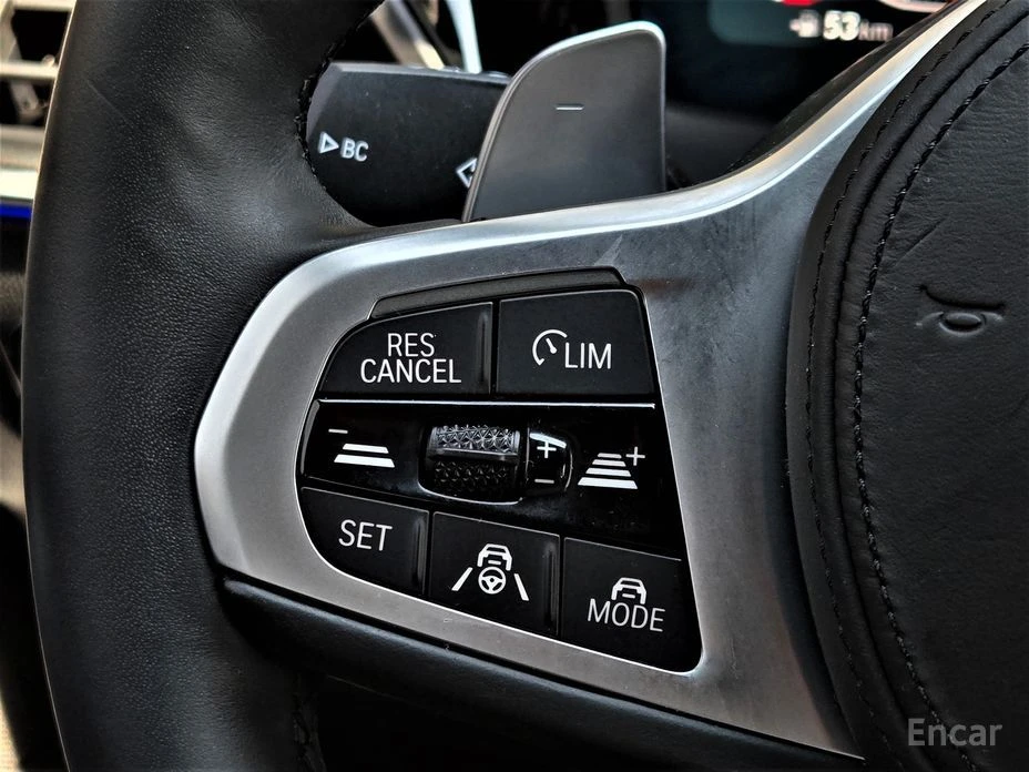 BMW 330 M-PACK* HARMAN KARDON* HEAD UP, снимка 8 - Автомобили и джипове - 54190997