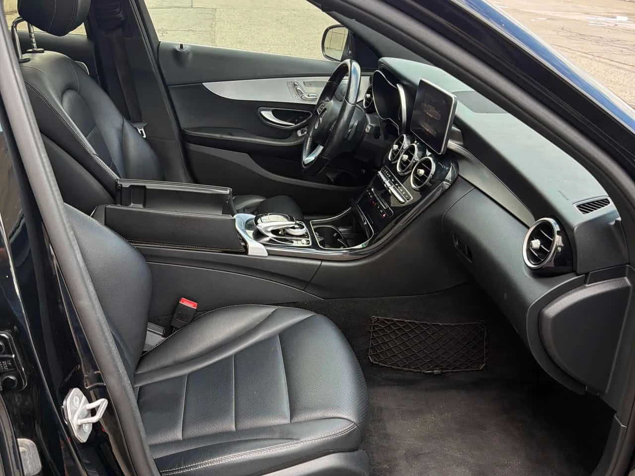 Mercedes-Benz C 300 CARFAX, снимка 12 - Автомобили и джипове - 54940755