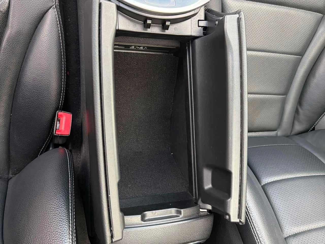 Mercedes-Benz C 300 CARFAX, снимка 11 - Автомобили и джипове - 54940755