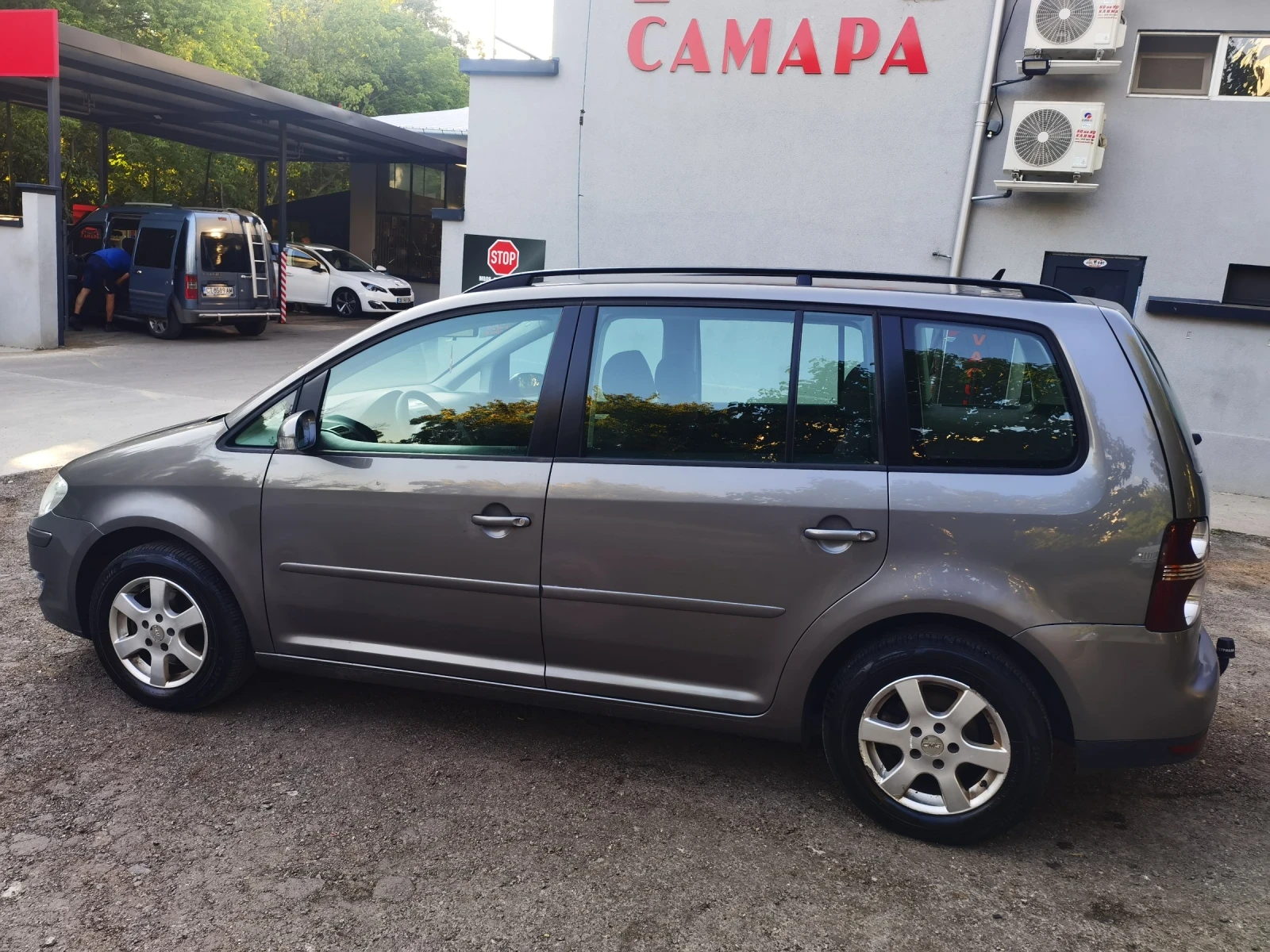 VW Touran 1.9TDI 6ск , снимка 5 - Автомобили и джипове - 55564705