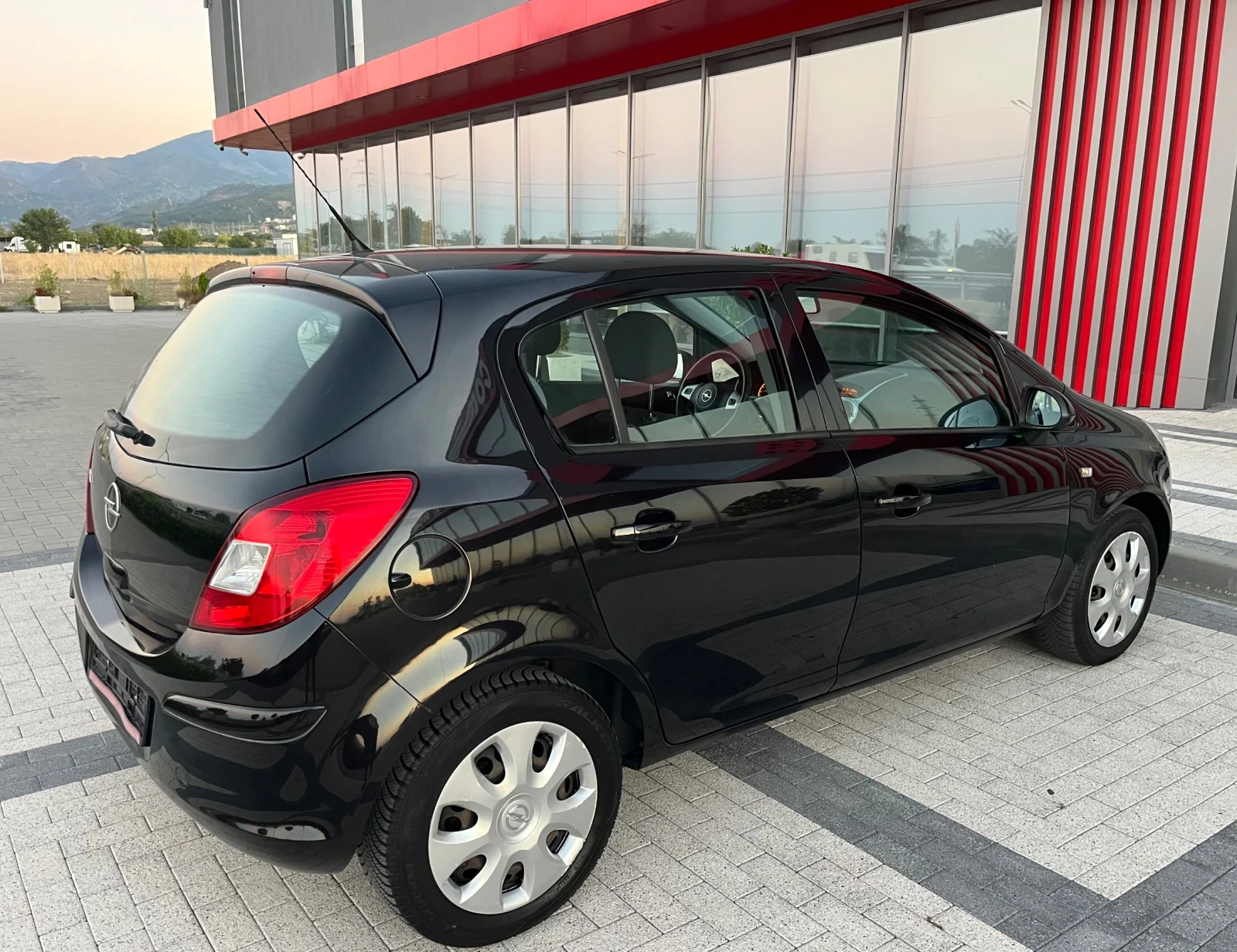 Opel Corsa 1.2, снимка 4 - Автомобили и джипове - 55994377