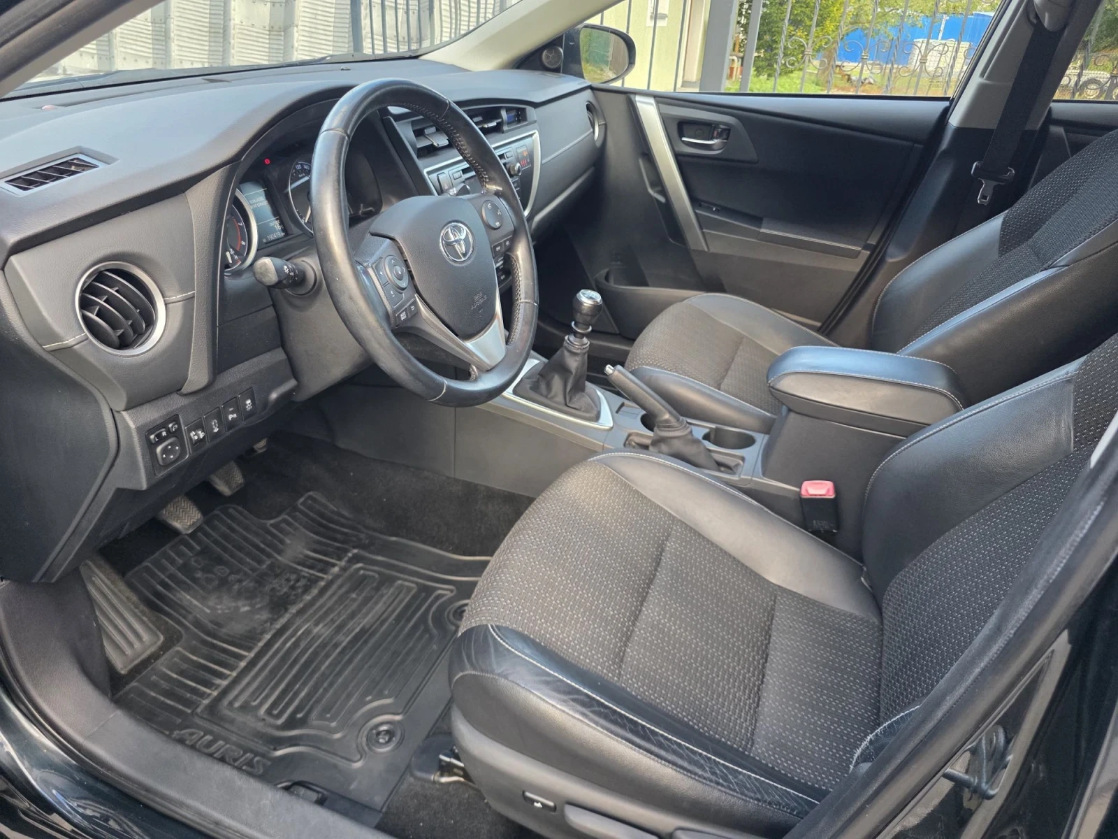 Toyota Auris 1.6 VVTi  NAVI/KAMERA/KEYLESS/LED/BIXENON/TEMPOMAT, снимка 10 - Автомобили и джипове - 56228974