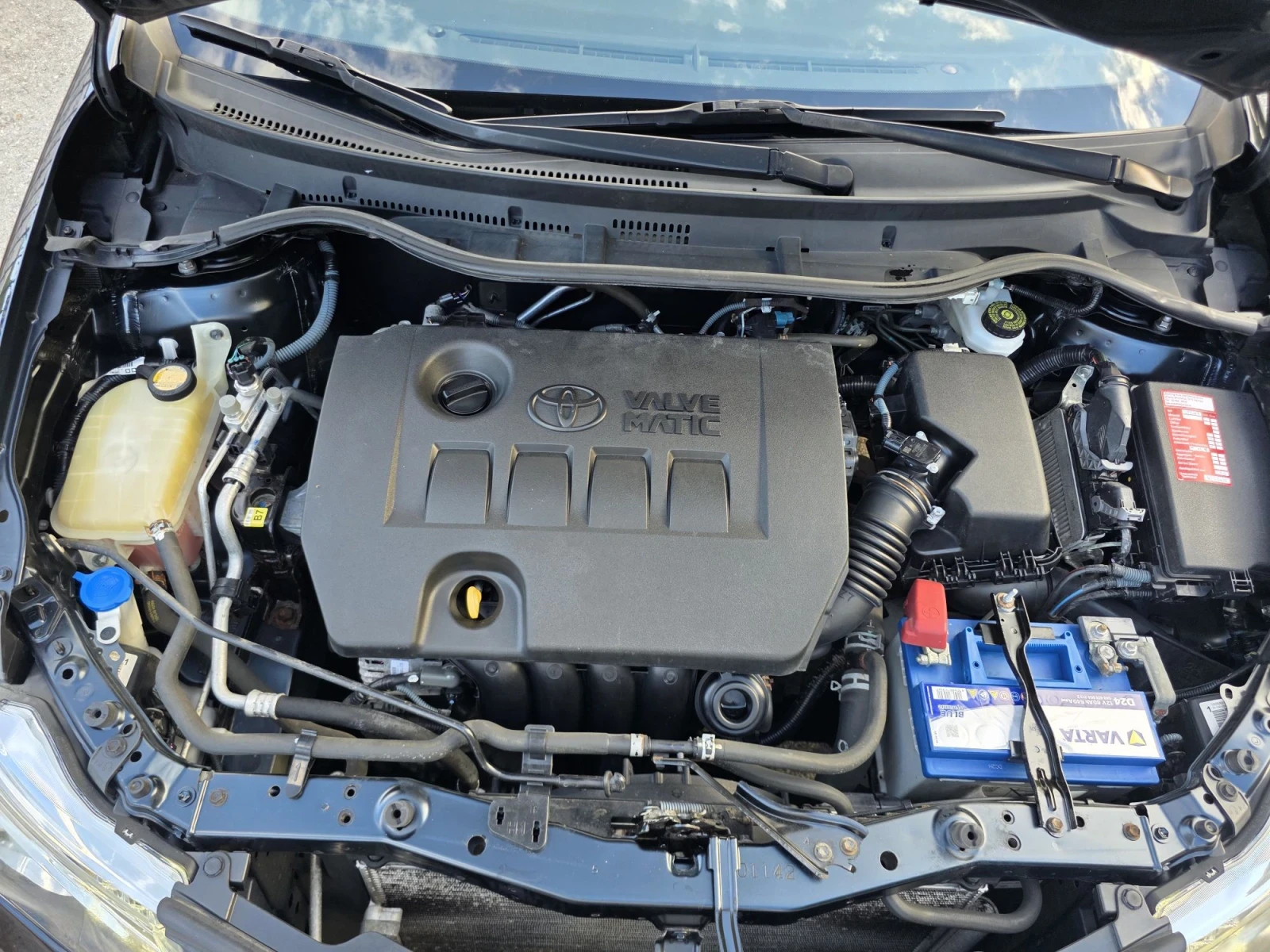 Toyota Auris 1.6 VVTi  NAVI/KAMERA/KEYLESS/LED/BIXENON/TEMPOMAT, снимка 7 - Автомобили и джипове - 56228974