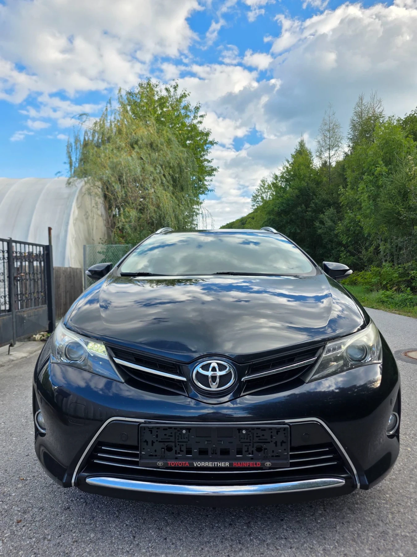 Toyota Auris 1.6 VVTi  NAVI/KAMERA/KEYLESS/LED/BIXENON/TEMPOMAT, снимка 2 - Автомобили и джипове - 56228974