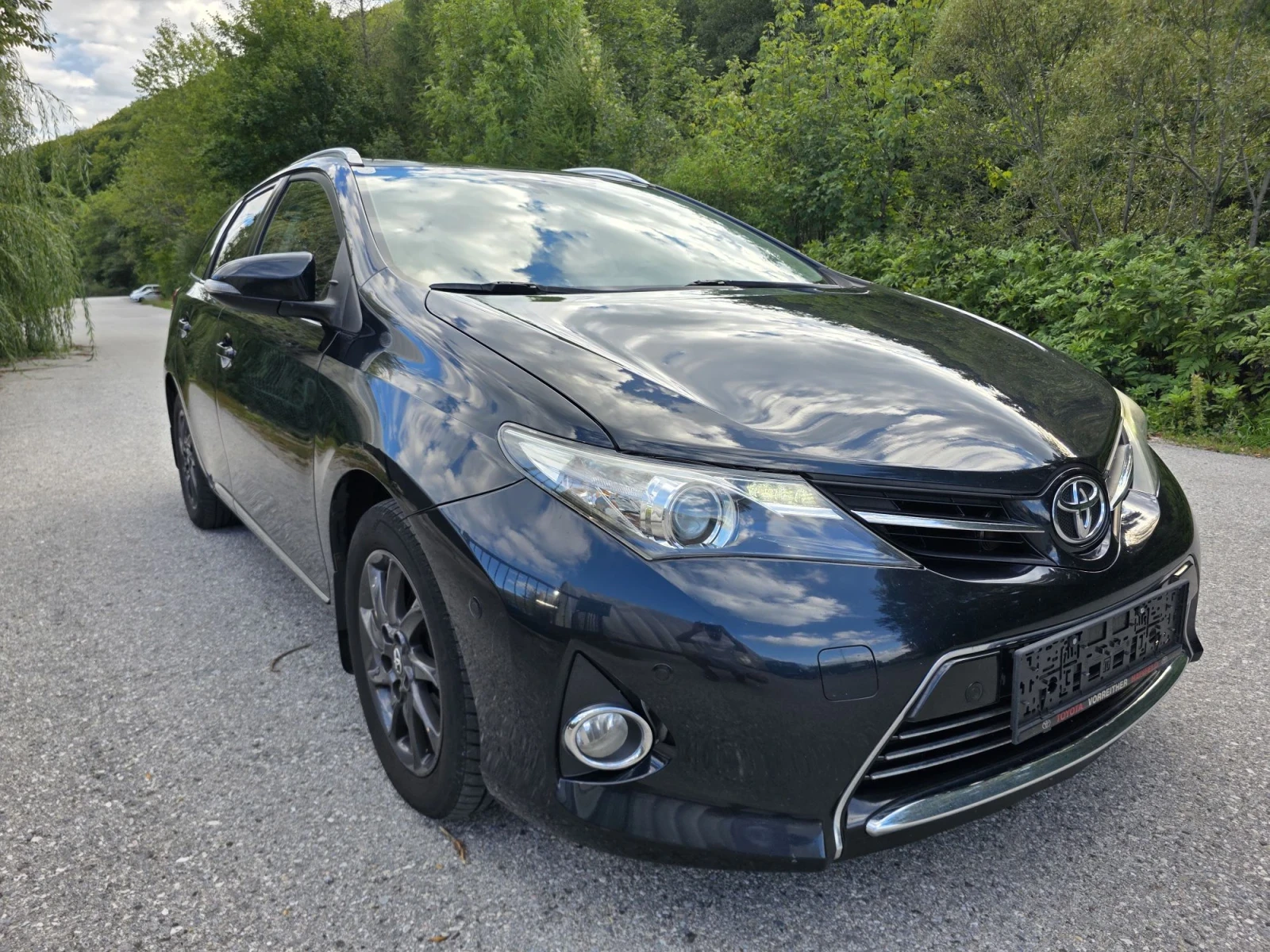 Toyota Auris 1.6 VVTi  NAVI/KAMERA/KEYLESS/LED/BIXENON/TEMPOMAT, снимка 3 - Автомобили и джипове - 56228974
