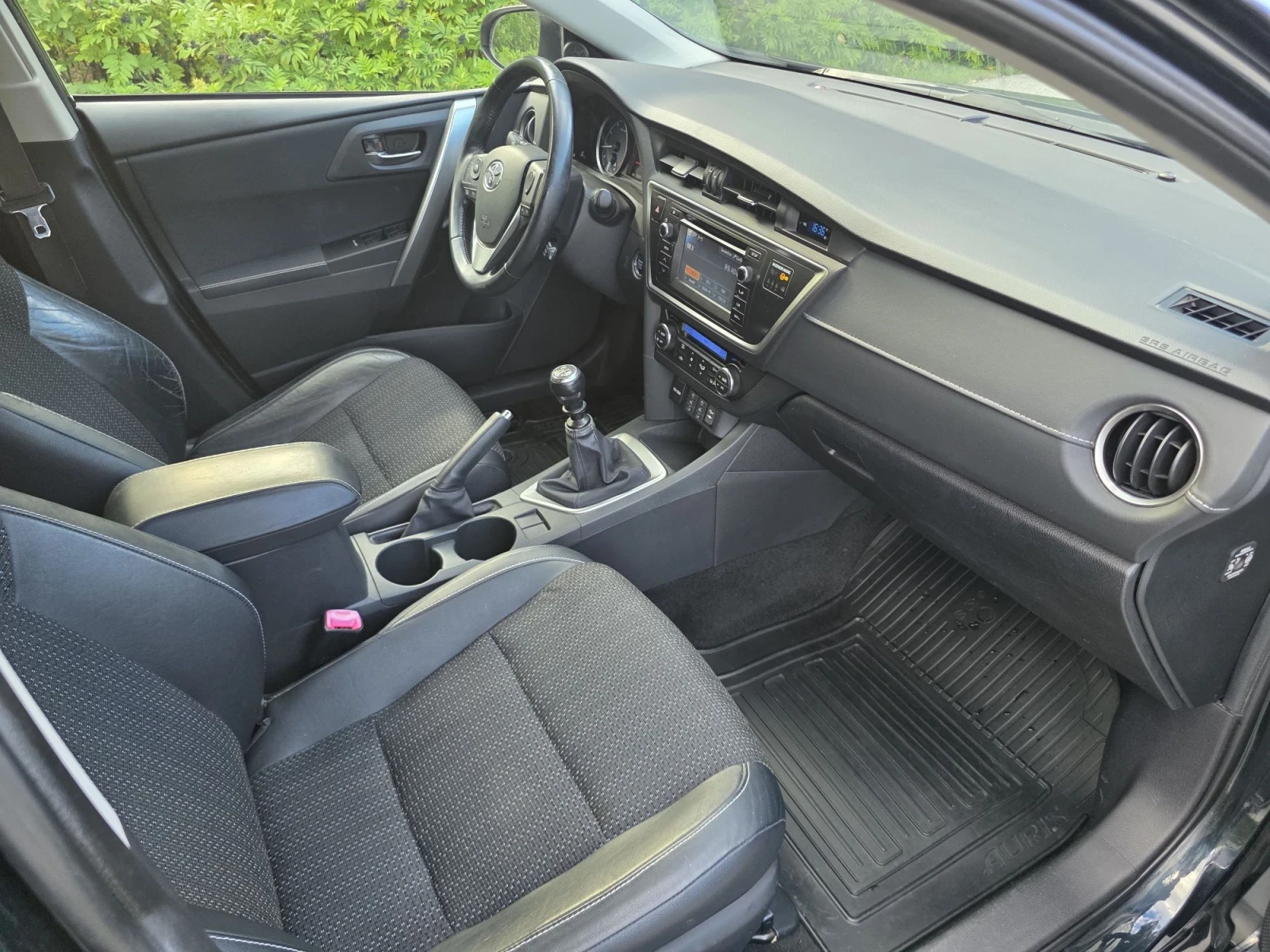 Toyota Auris 1.6 VVTi  NAVI/KAMERA/KEYLESS/LED/BIXENON/TEMPOMAT, снимка 8 - Автомобили и джипове - 56228974