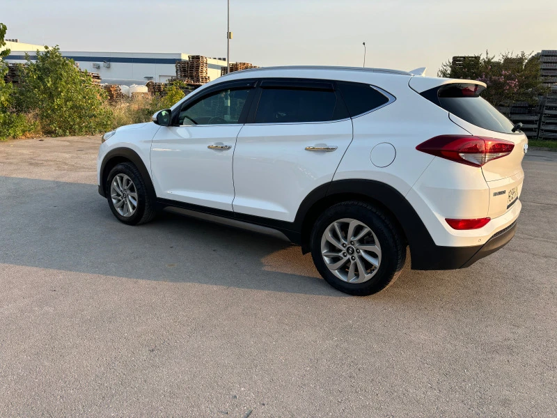 Hyundai Tucson 1.7 дизел, снимка 7 - Автомобили и джипове - 46571411