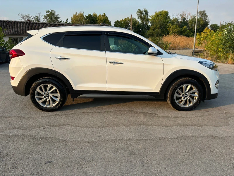 Hyundai Tucson 1.7 дизел, снимка 4 - Автомобили и джипове - 46571411