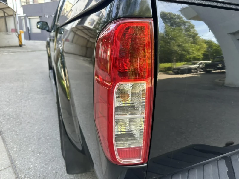 Nissan Navara 2.5DCI / HARD TOP / ОБСЛУЖЕН, снимка 14 - Автомобили и джипове - 51617839