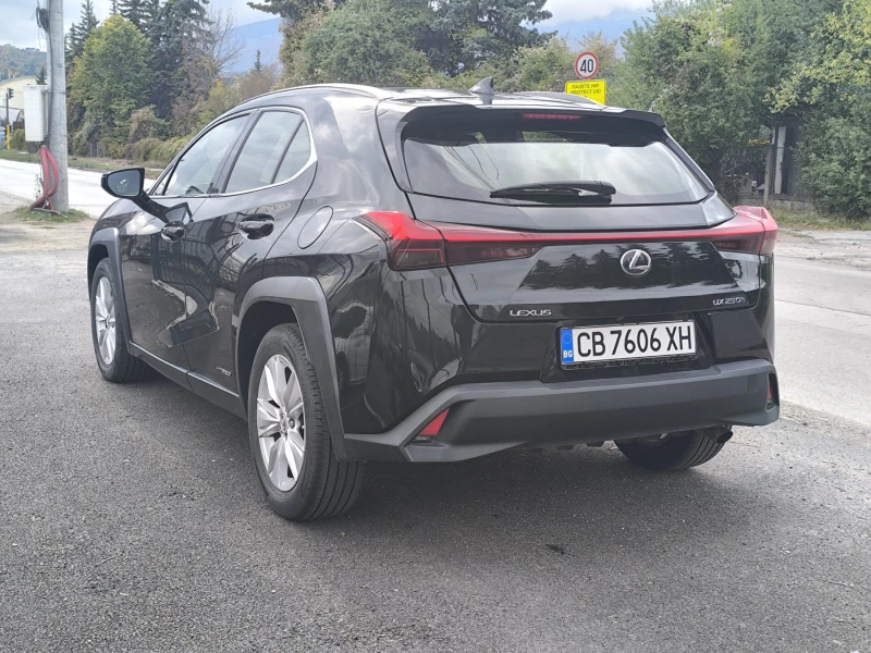 Lexus UX 250h 2.0 Hybrid, снимка 6 - Автомобили и джипове - 52142116