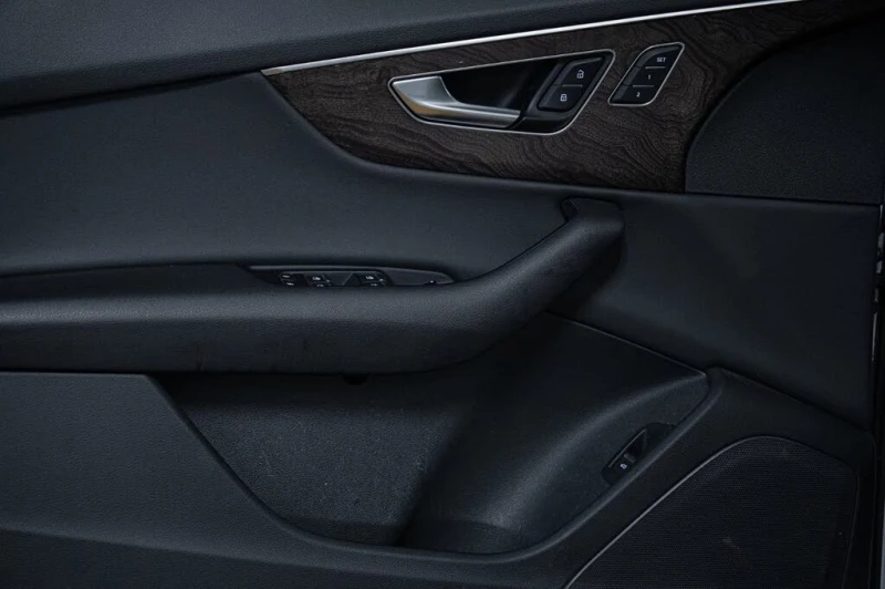 Audi Q7 55TFSI* ДИГИТАЛНО* ТАБЛО* ДИСТРТОНИК* 360КАМЕРА* М, снимка 7 - Автомобили и джипове - 53262802