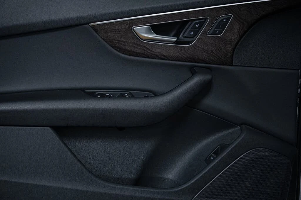 Audi Q7 55TFSI* ДИГИТАЛНО* ТАБЛО* ДИСТРТОНИК* 360КАМЕРА* М - изображение 7