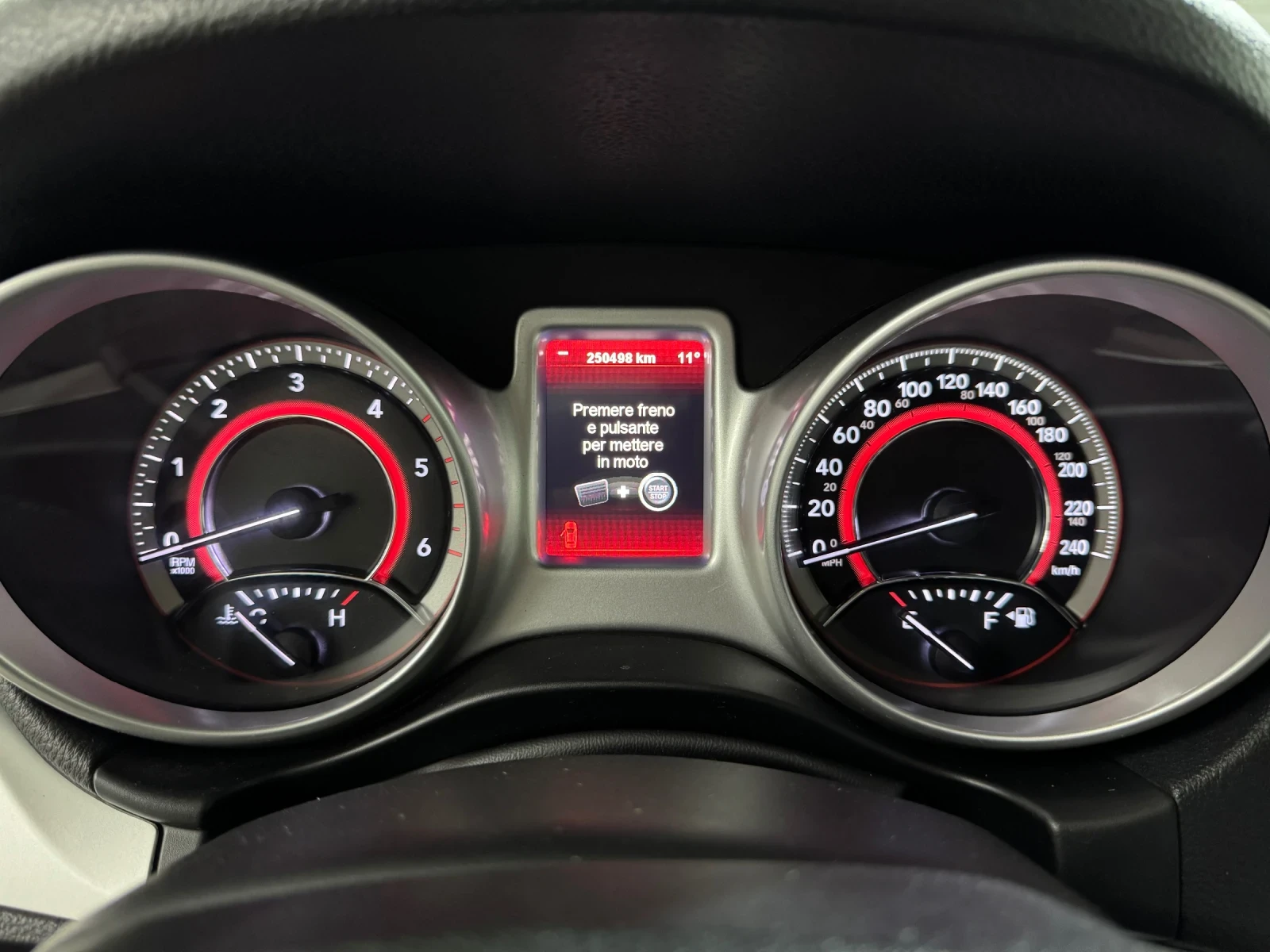 Fiat Freemont 2.0 mjt - Automatic/ 4x4/ Безключово/ 7 Местен, снимка 11 - Автомобили и джипове - 53880115