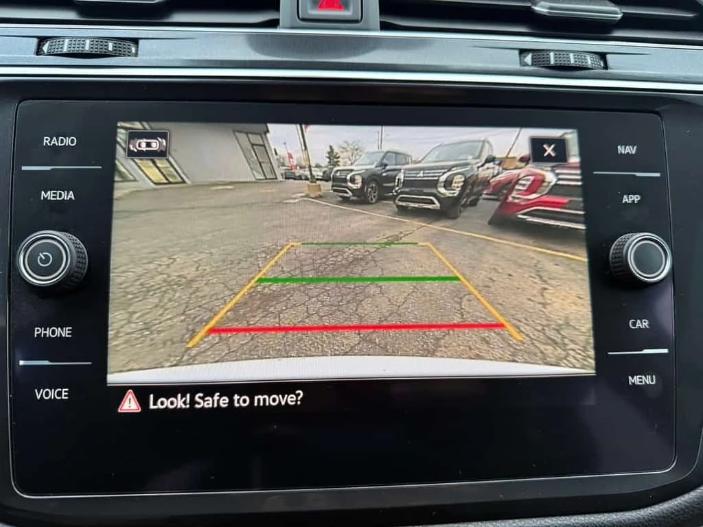 VW Tiguan * Highline 2.0T 8sp at w/Tip 4M * CARFAX * ЦЕНА ДО, снимка 14 - Автомобили и джипове - 53975176