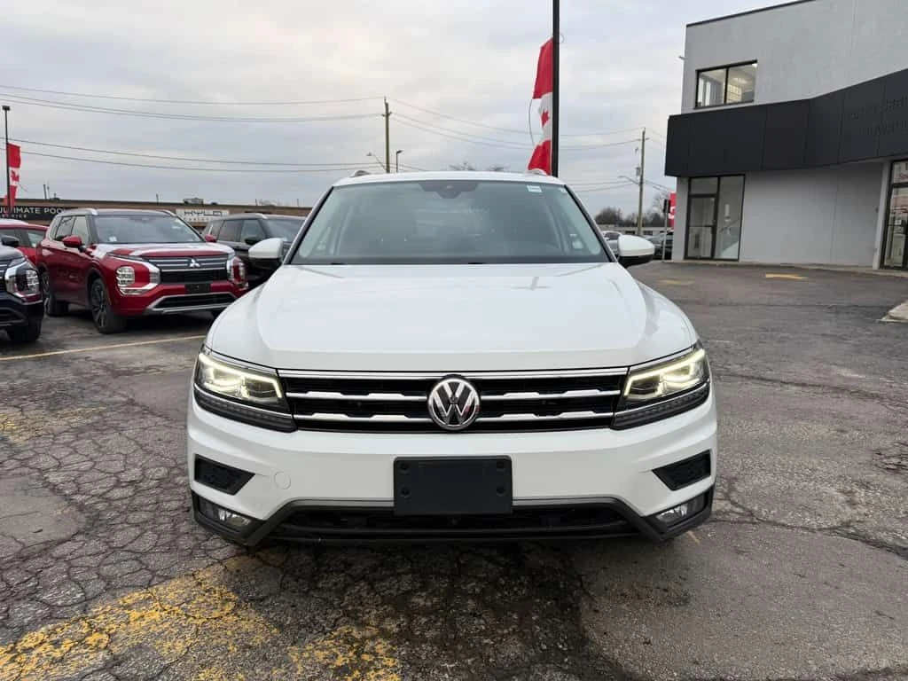VW Tiguan * Highline 2.0T 8sp at w/Tip 4M * CARFAX * ЦЕНА ДО, снимка 2 - Автомобили и джипове - 53975176
