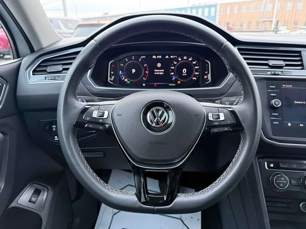 VW Tiguan * Highline 2.0T 8sp at w/Tip 4M * CARFAX * ЦЕНА ДО, снимка 11 - Автомобили и джипове - 53975176
