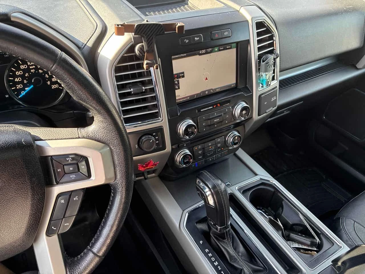 Ford F150 * 4WD SuperCrew 145" Lariat * PANO* KEYLESS* П, снимка 9 - Автомобили и джипове - 54120890