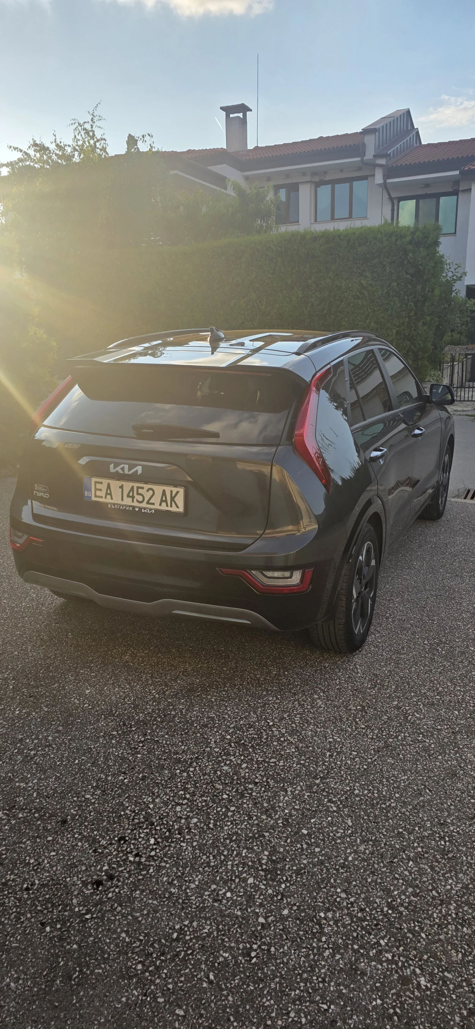 Kia Niro Всички екстри! , снимка 2 - Автомобили и джипове - 55233056