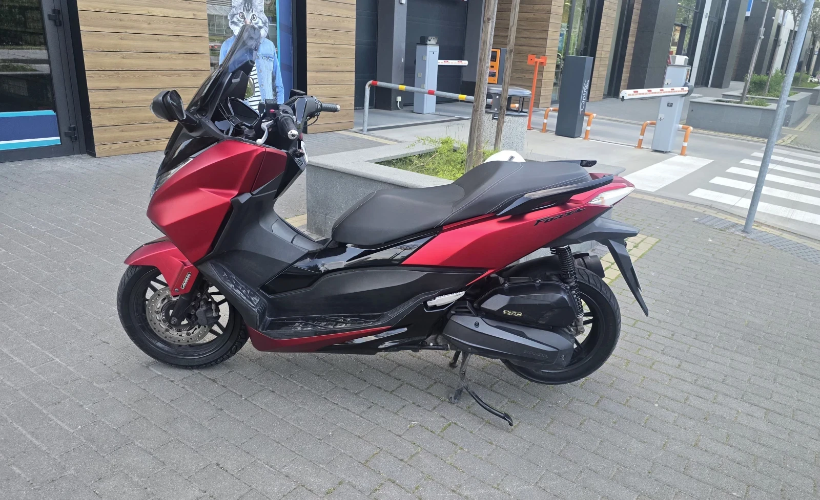 Honda Forza 125 Full led/ABS 15000 Kм/ Напълно обслужен, снимка 10 - Мотоциклети и мототехника - 54348087