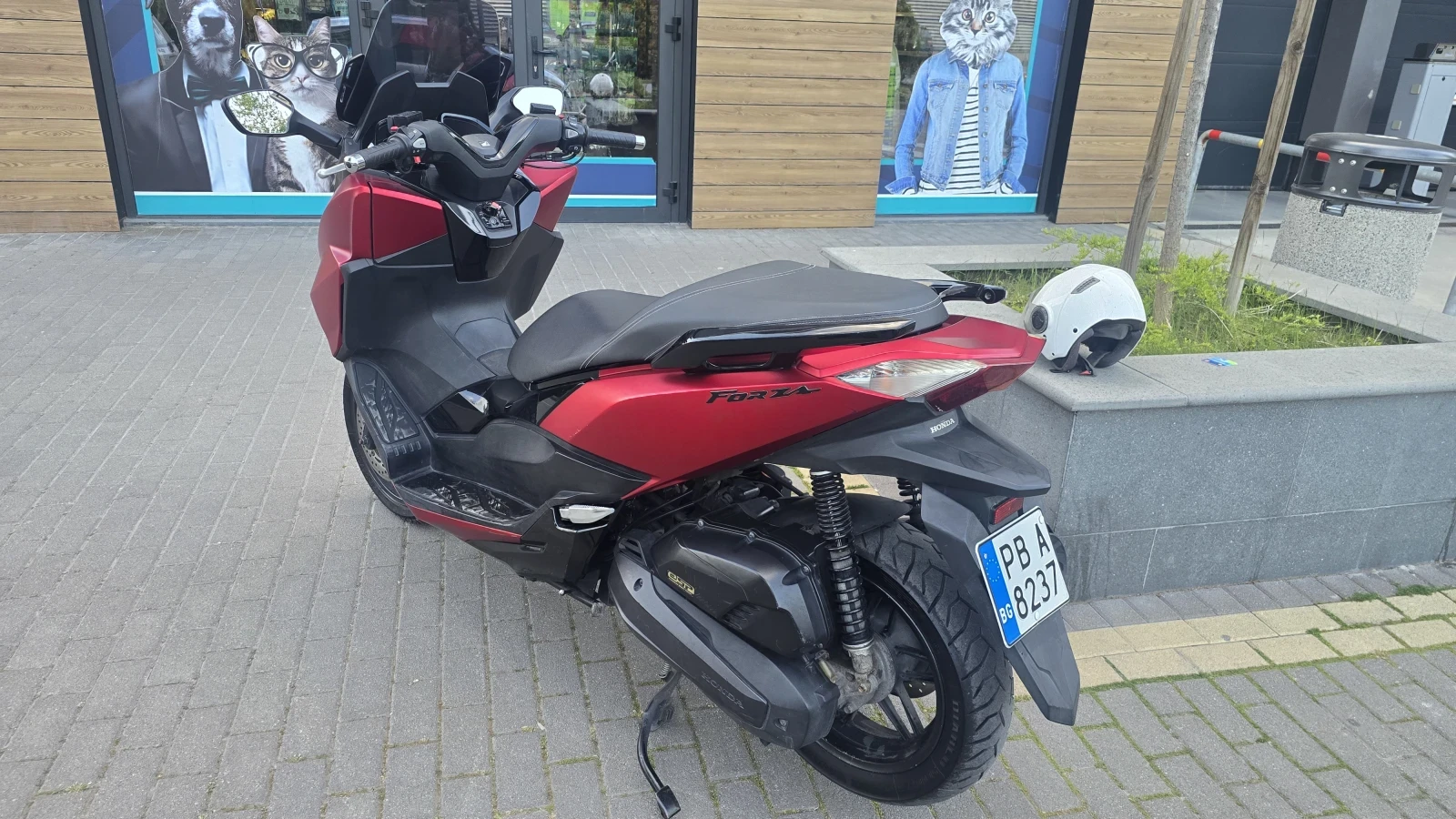 Honda Forza 125 Full led/ABS 15000 Kм/ Напълно обслужен, снимка 4 - Мотоциклети и мототехника - 54348087