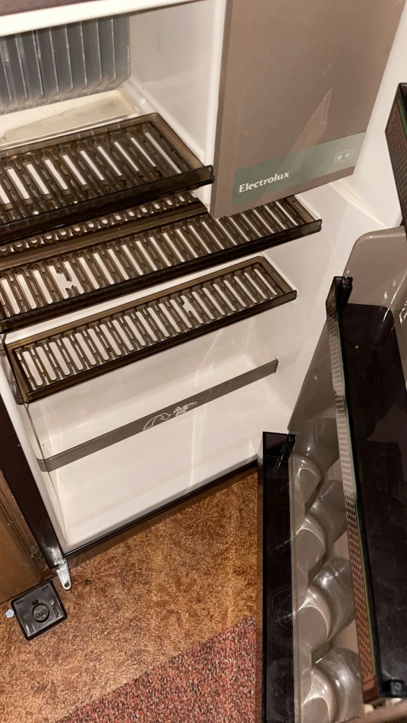 Каравана Burstner, снимка 7 - Каравани и кемпери - 53401056