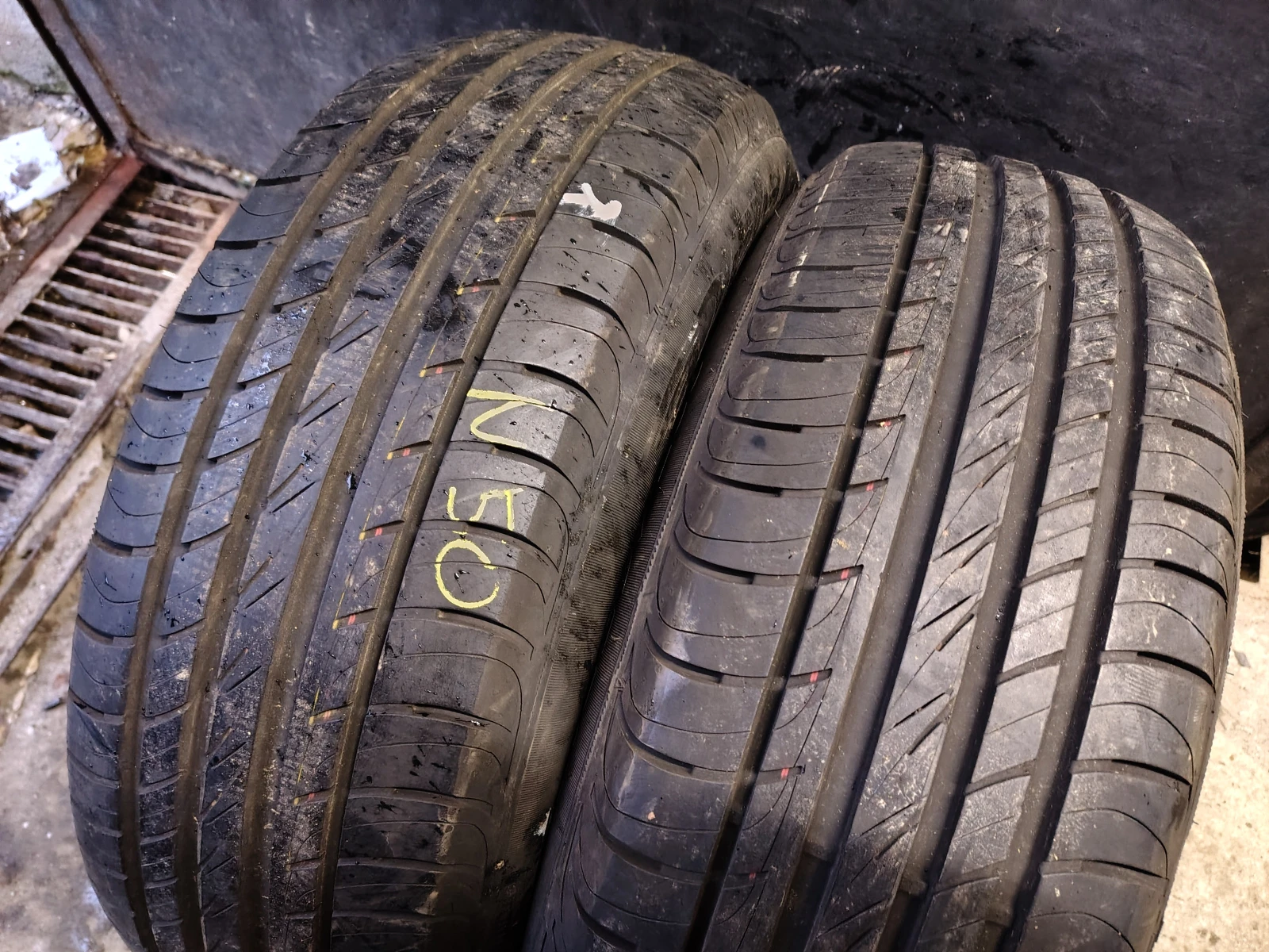 Гуми Летни 235/65R17, снимка 2 - Гуми и джанти - 54103433