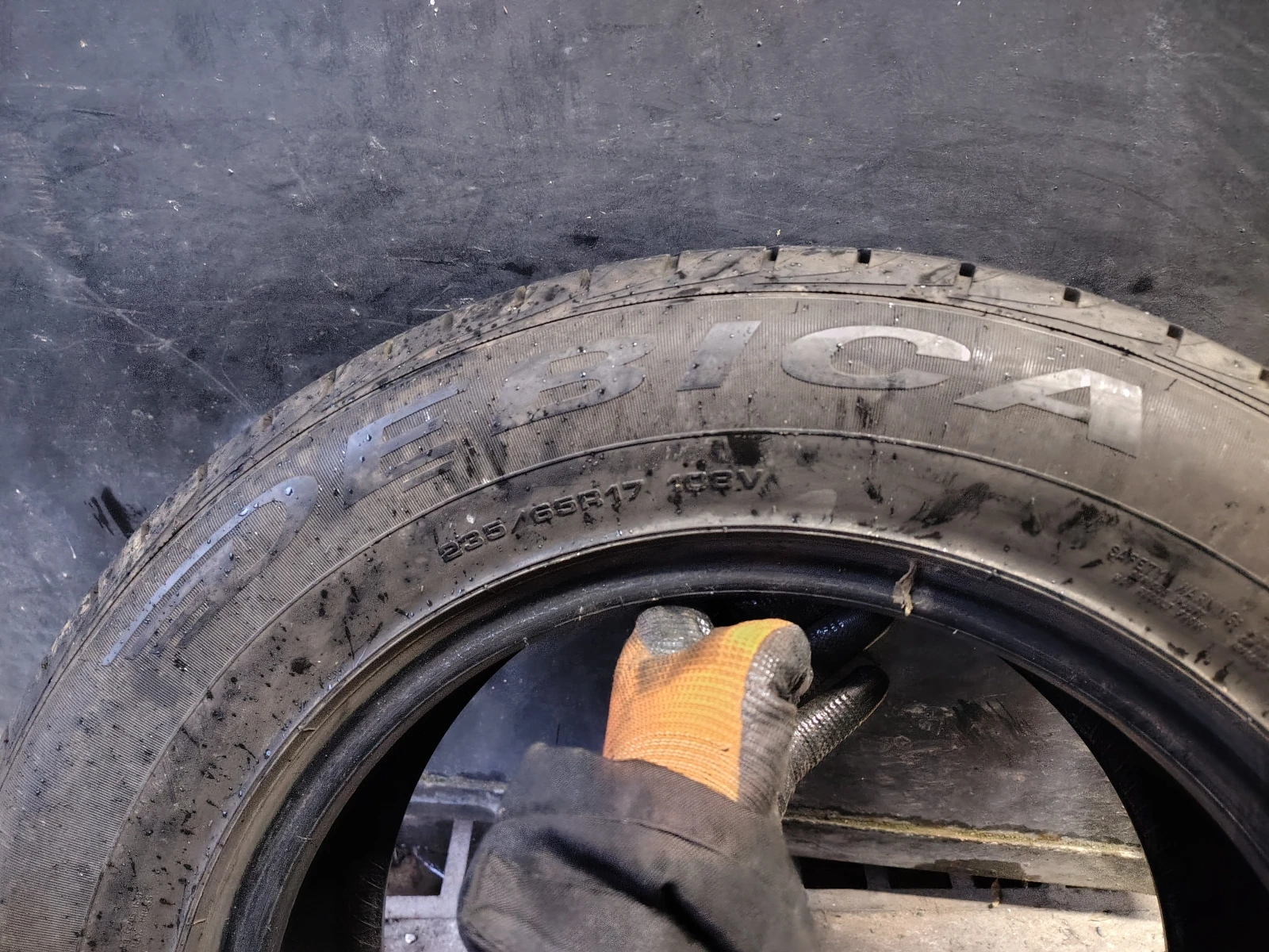 Гуми Летни 235/65R17, снимка 4 - Гуми и джанти - 54103433