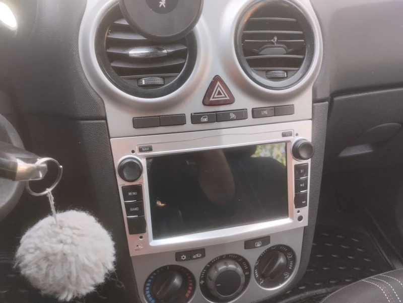 Opel Corsa Бензин/газ, снимка 10 - Автомобили и джипове - 52029281