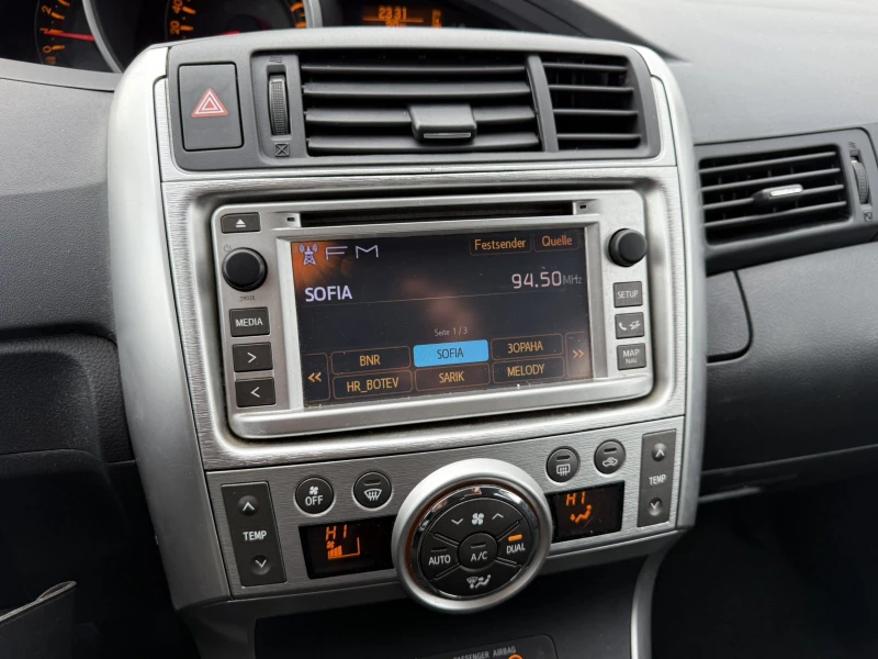 Toyota Verso 1.8i ТОП СЪСТОЯНИЕ, снимка 14 - Автомобили и джипове - 52456898