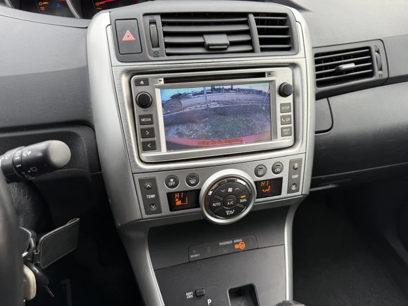 Toyota Verso 1.8i ТОП СЪСТОЯНИЕ, снимка 13 - Автомобили и джипове - 52456898