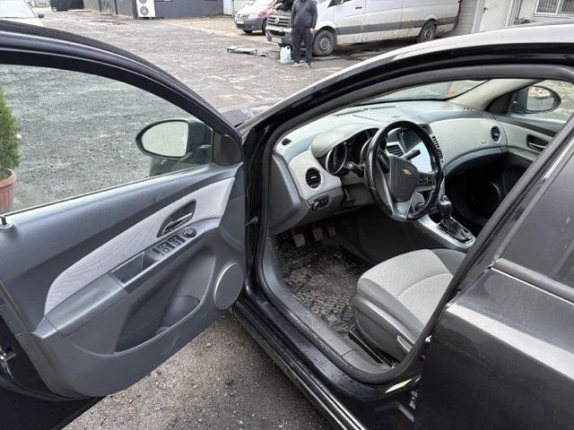 Chevrolet Cruze, снимка 4 - Автомобили и джипове - 54019907