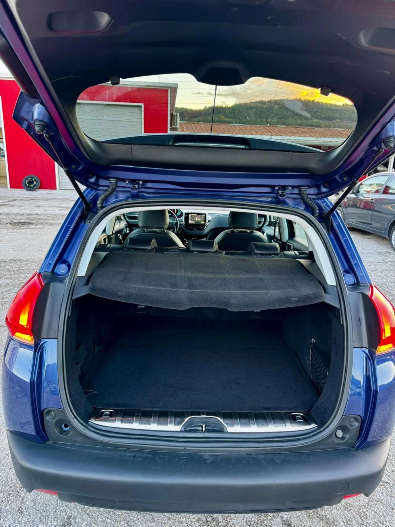 Peugeot 2008 1.2 e-HTP, 110к.с. НАВИГАЦИЯ, 5 режима на движение - изображение 4