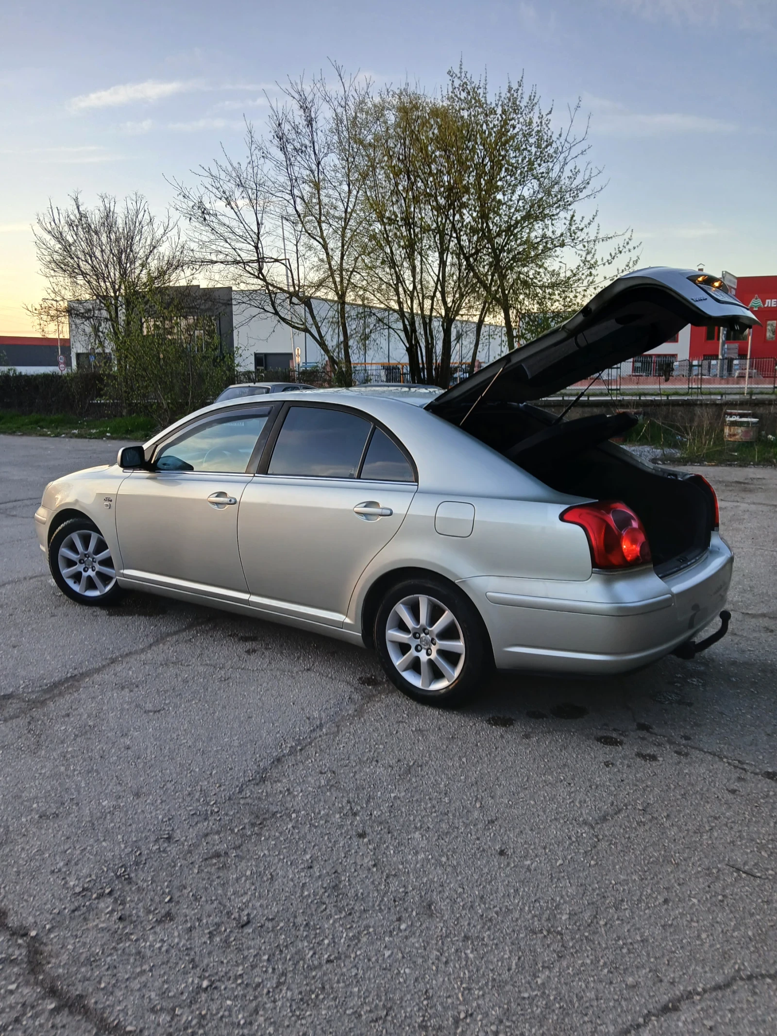 Toyota Avensis, снимка 13 - Автомобили и джипове - 54282746