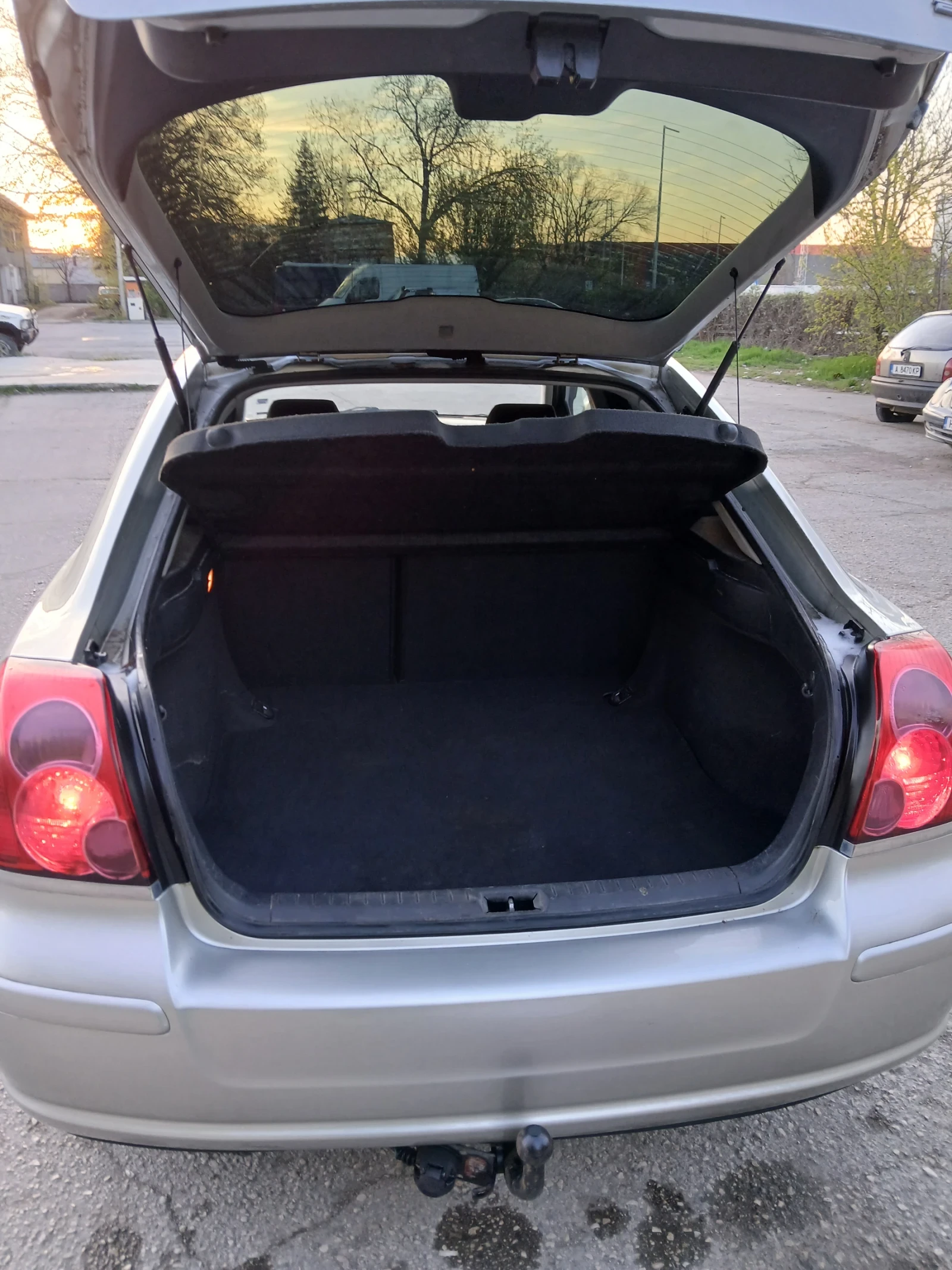 Toyota Avensis, снимка 12 - Автомобили и джипове - 54282746