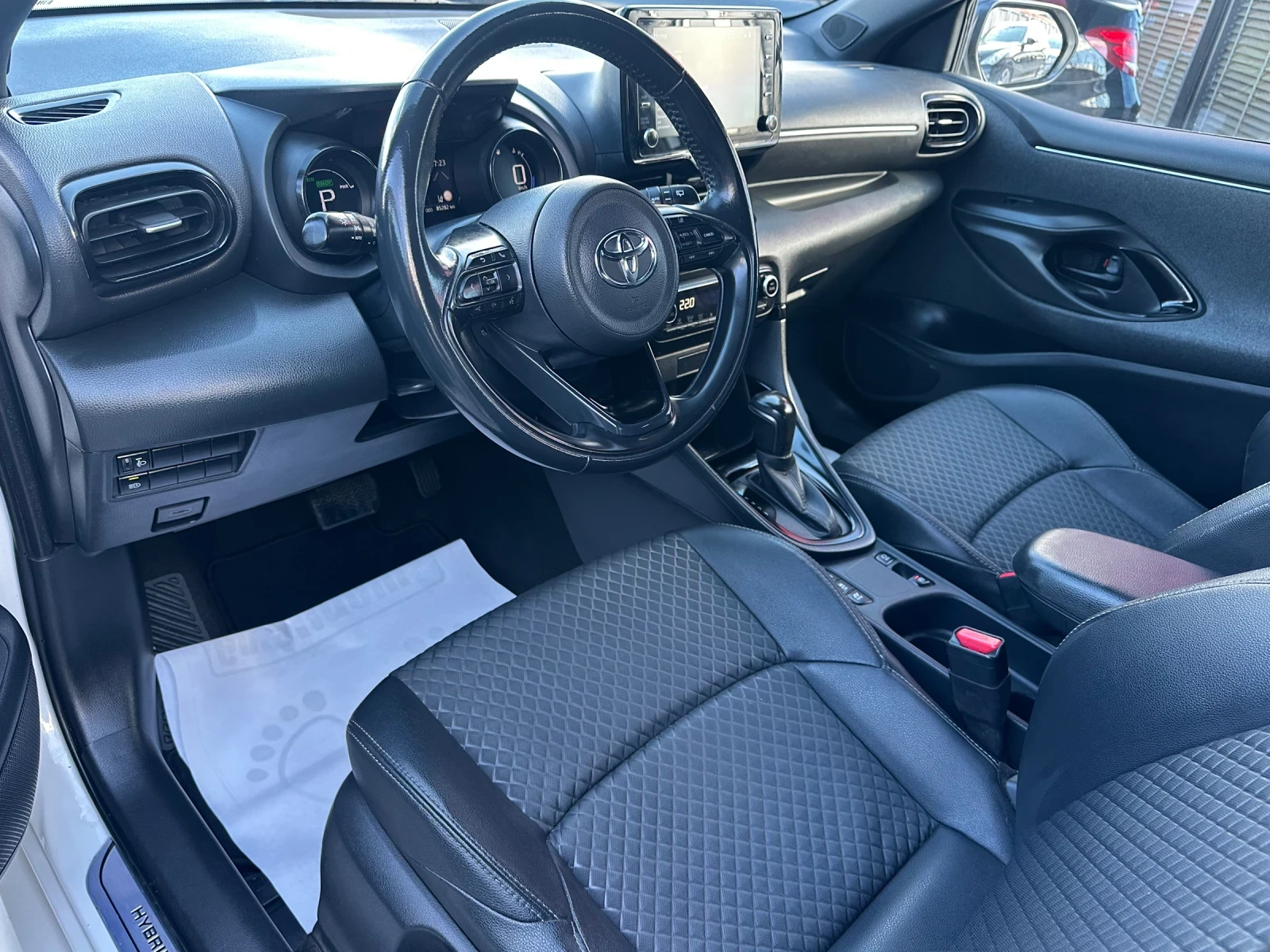 Toyota Yaris 1, 5Hybrid, Led, Digital, Distronic, 85000��, ���. | Mobile.bg � ����������� 12