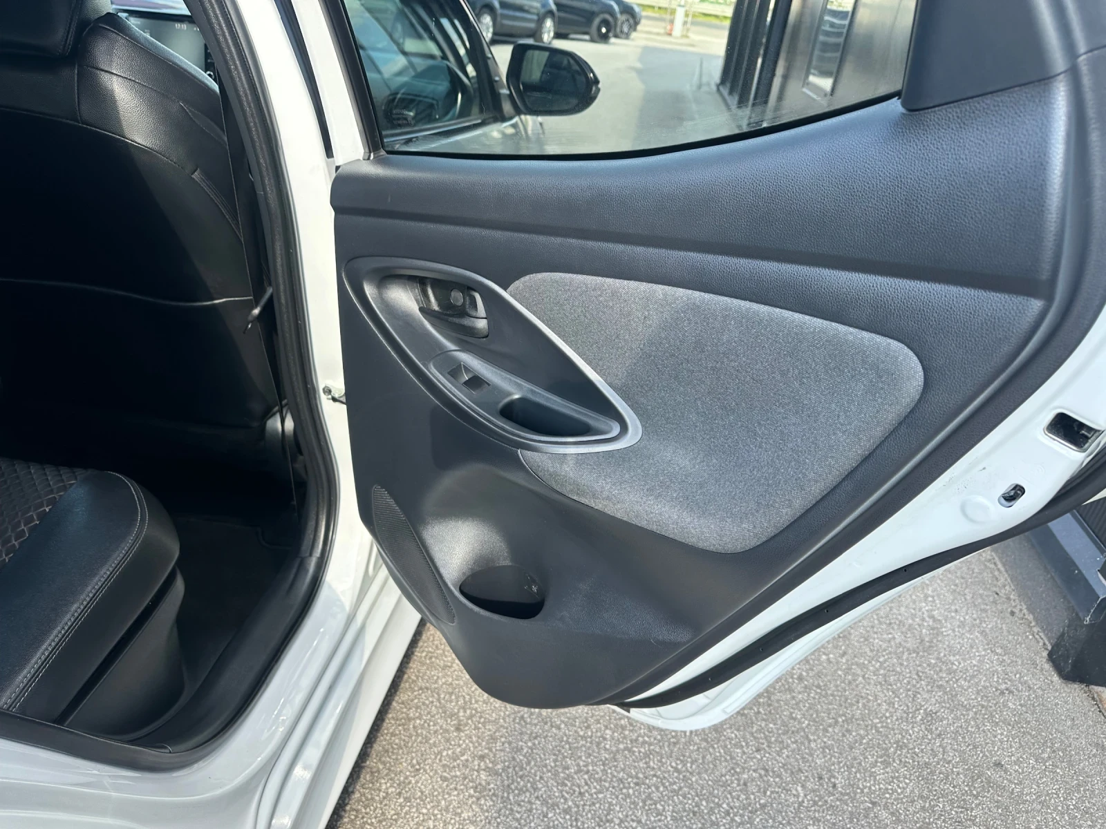 Toyota Yaris 1, 5Hybrid, Led, Digital, Distronic, 85000��, ���. | Mobile.bg � ����������� 17