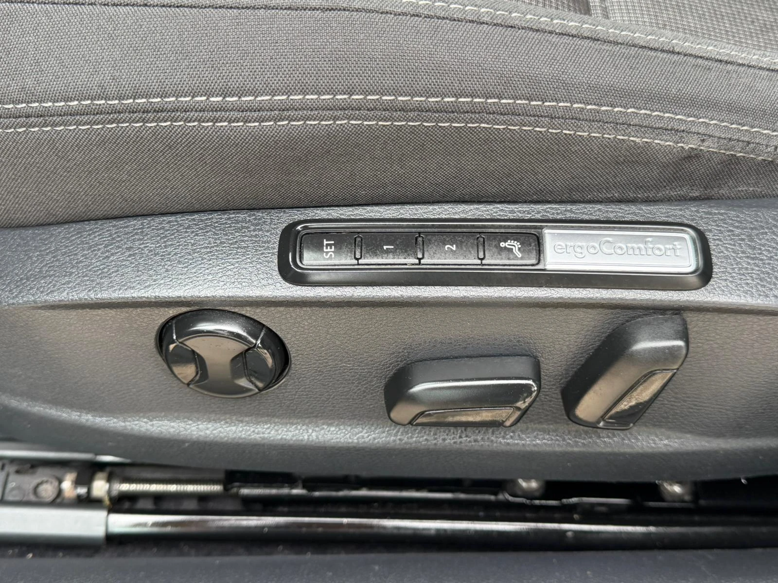 VW Passat 2.0 TDI DSG, снимка 15 - Автомобили и джипове - 54359052