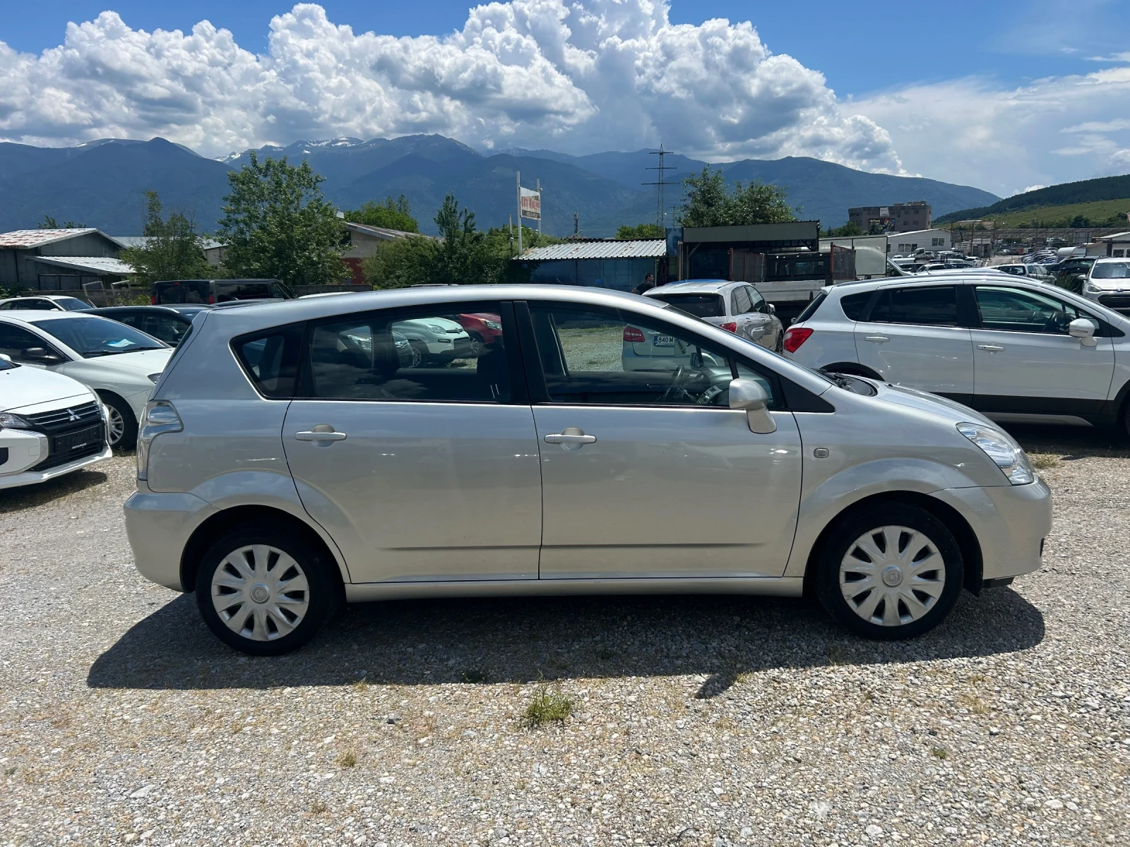 Toyota Corolla verso 1.6i, снимка 4 - Автомобили и джипове - 55075989