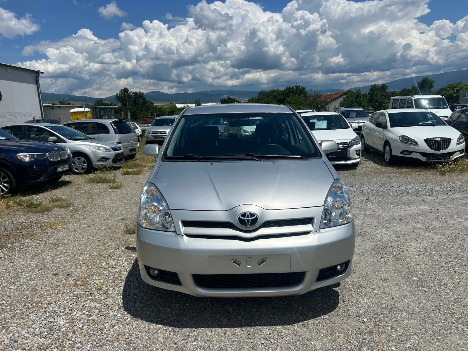Toyota Corolla verso 1.6i, снимка 2 - Автомобили и джипове - 55075989