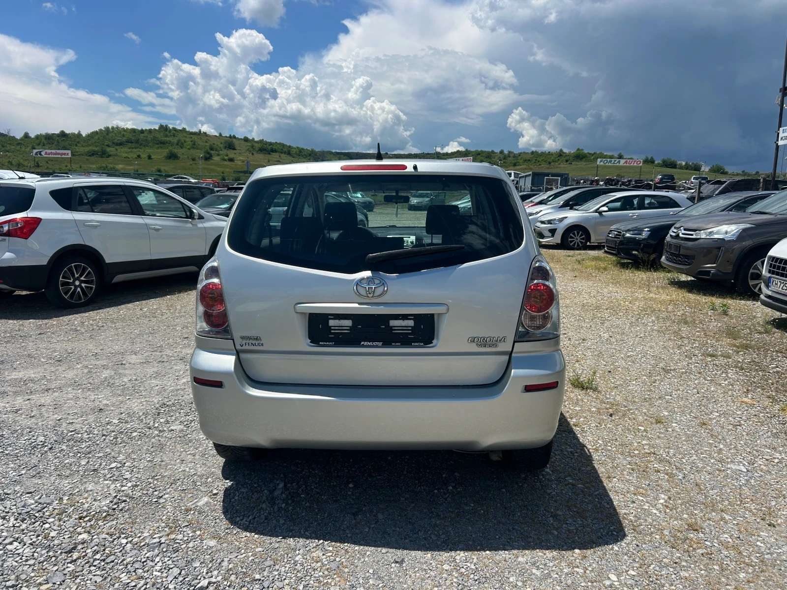 Toyota Corolla verso 1.6i, снимка 6 - Автомобили и джипове - 55075989