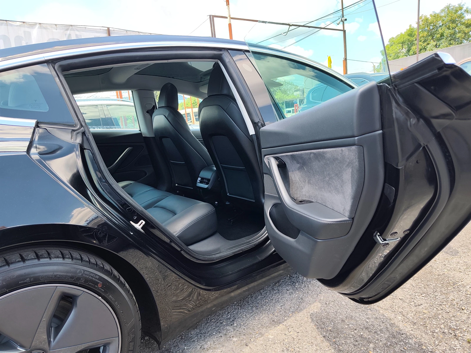 Tesla Model 3 DUAL MOTOR LONG RANGE AWD, снимка 12 - Автомобили и джипове - 55187486