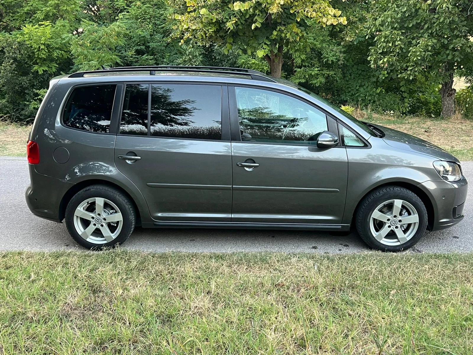 VW Touran 1.6 , снимка 5 - Автомобили и джипове - 55949312
