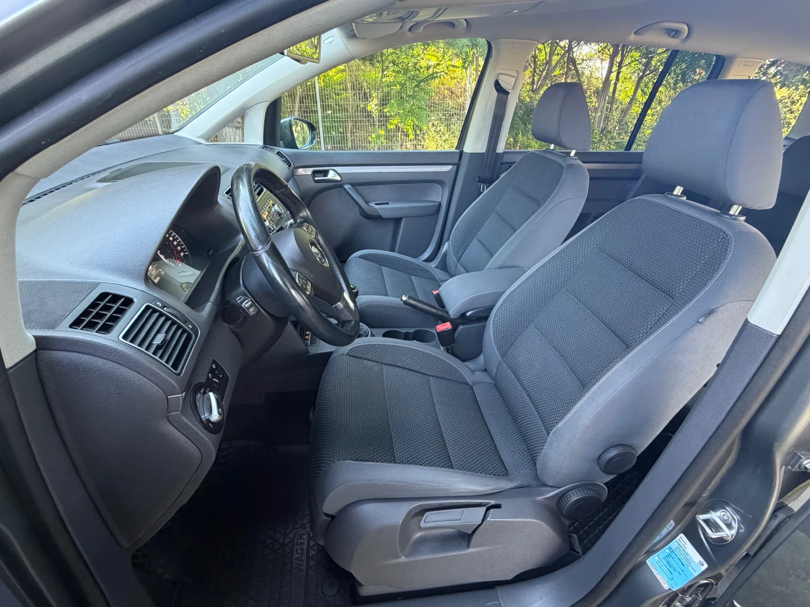 VW Touran, снимка 12 - Автомобили и джипове - 55467359