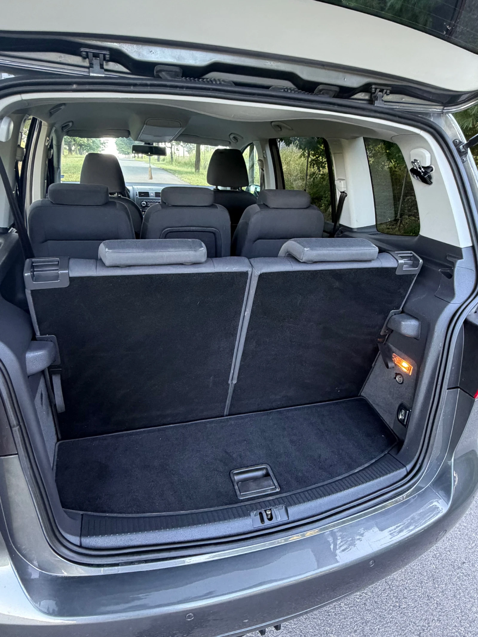 VW Touran, снимка 10 - Автомобили и джипове - 55467359