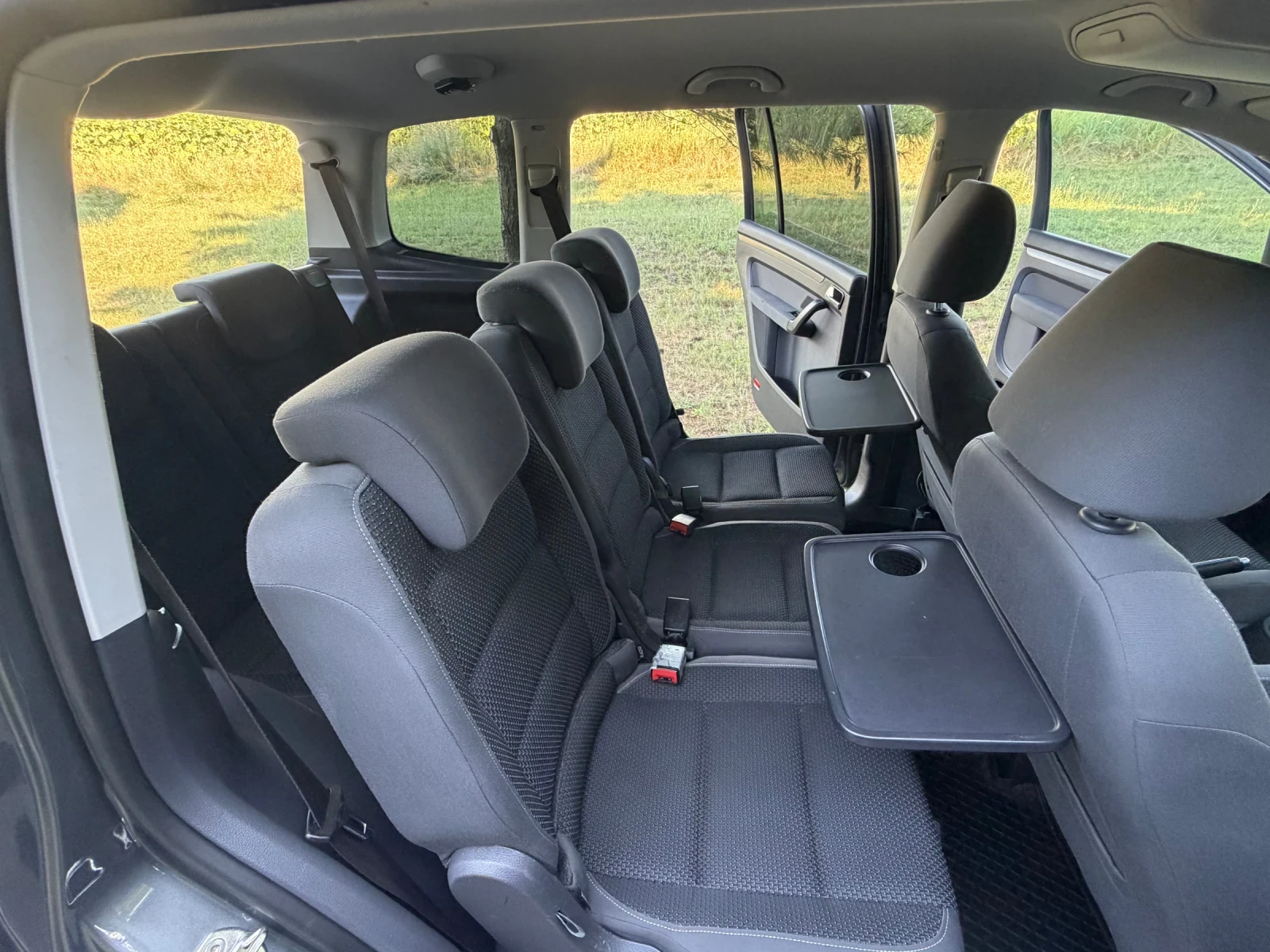 VW Touran, снимка 11 - Автомобили и джипове - 55467359