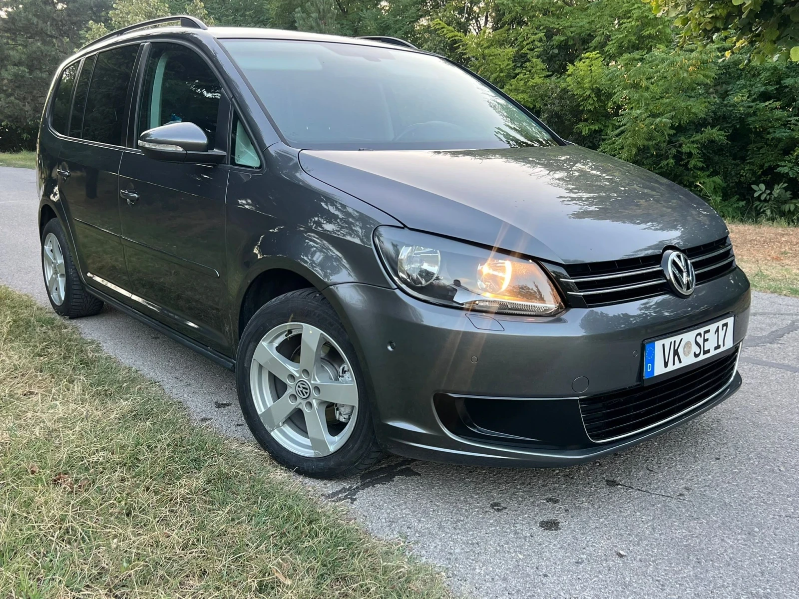 VW Touran 1.6 , снимка 6 - Автомобили и джипове - 55949312