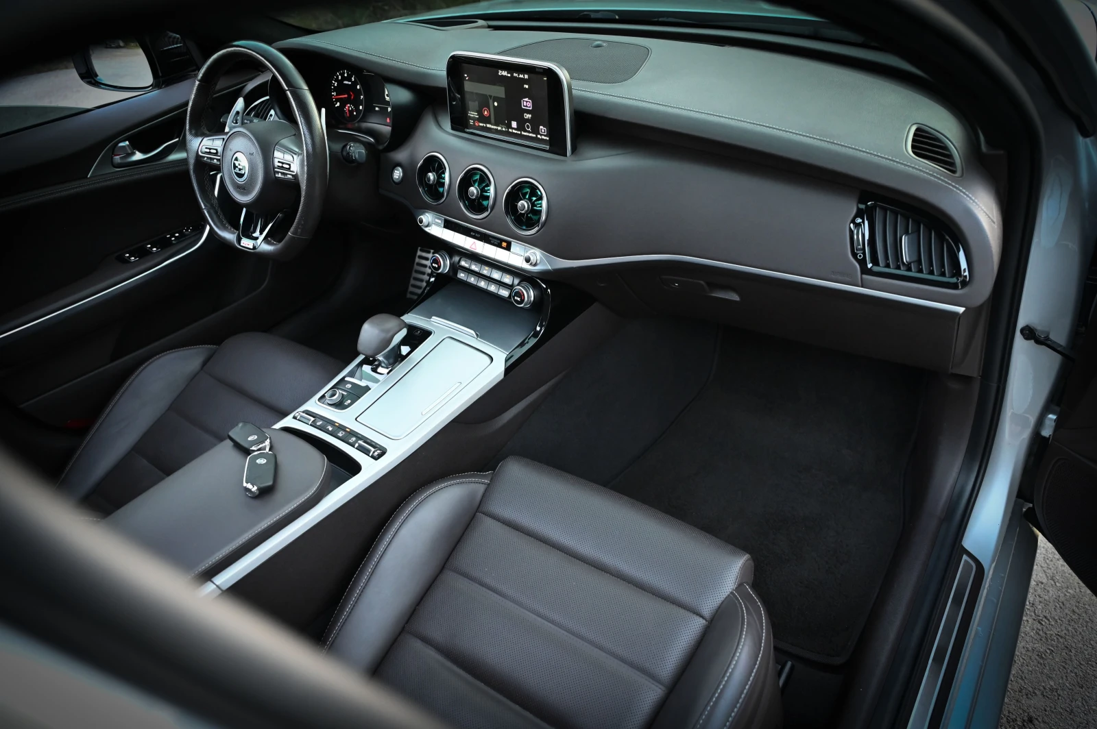 Kia Stinger 3.3 TURBO GT / УНИКАТ !!!, снимка 11 - Автомобили и джипове - 55485622