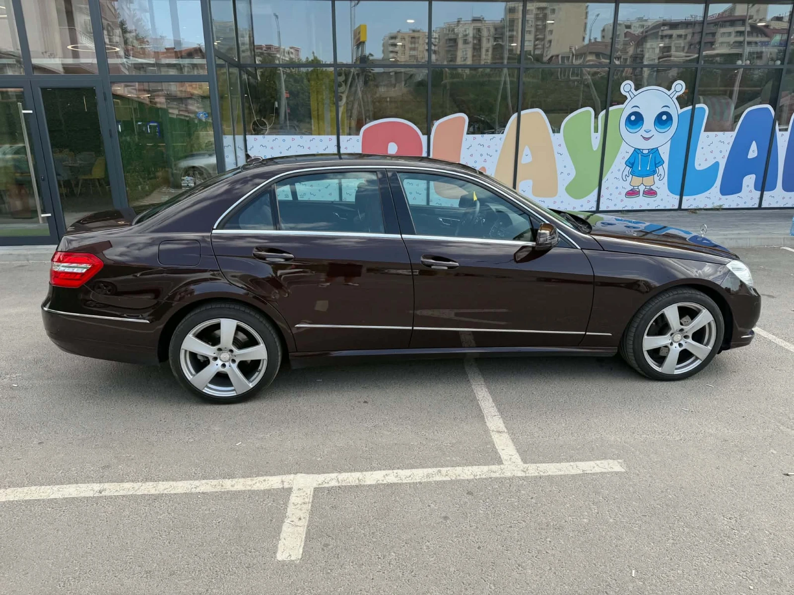 Mercedes-Benz E 350, снимка 5 - Автомобили и джипове - 55826139