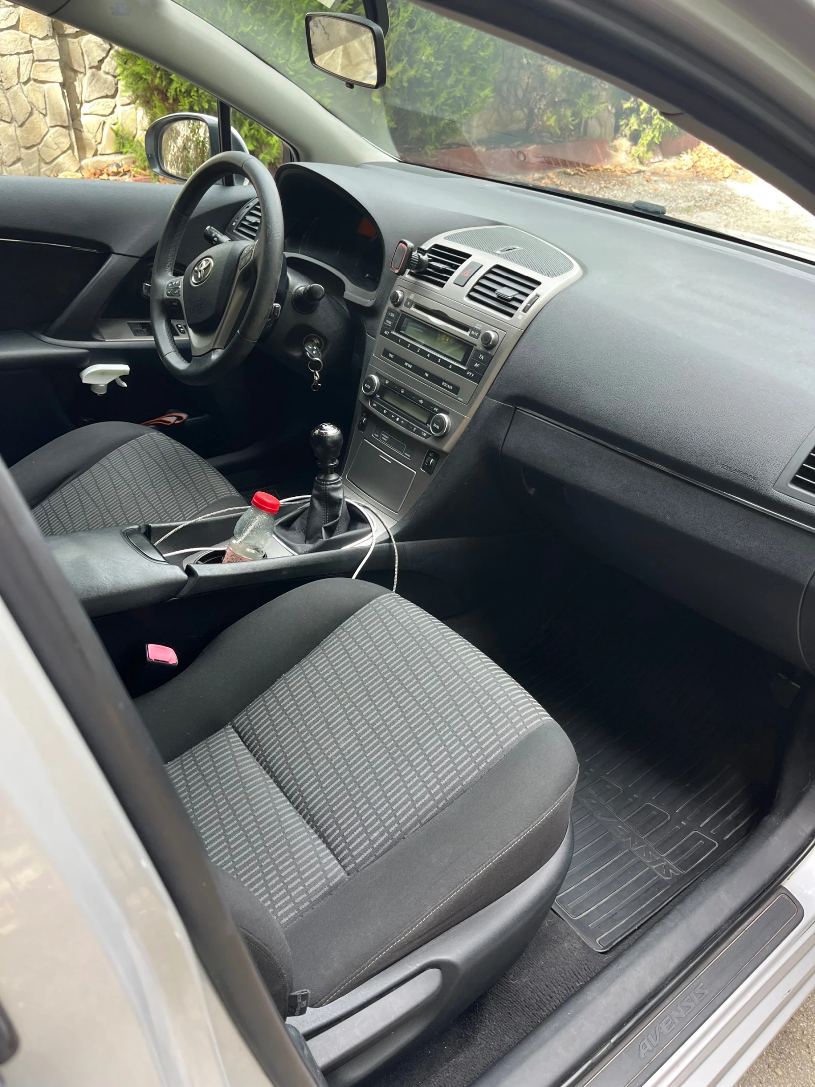Toyota Avensis 2.0 D4D, снимка 10 - Автомобили и джипове - 56202017