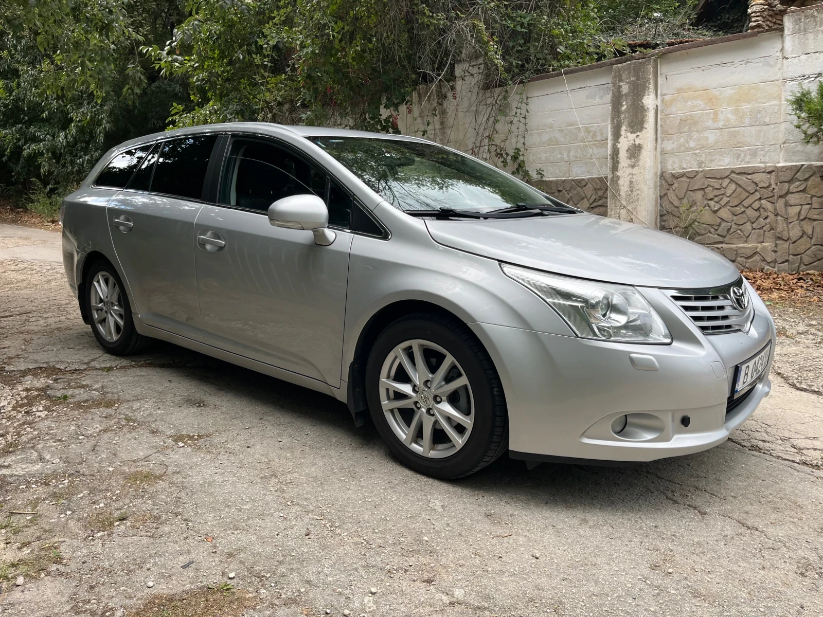 Toyota Avensis 2.0 D4D, снимка 2 - Автомобили и джипове - 56202017